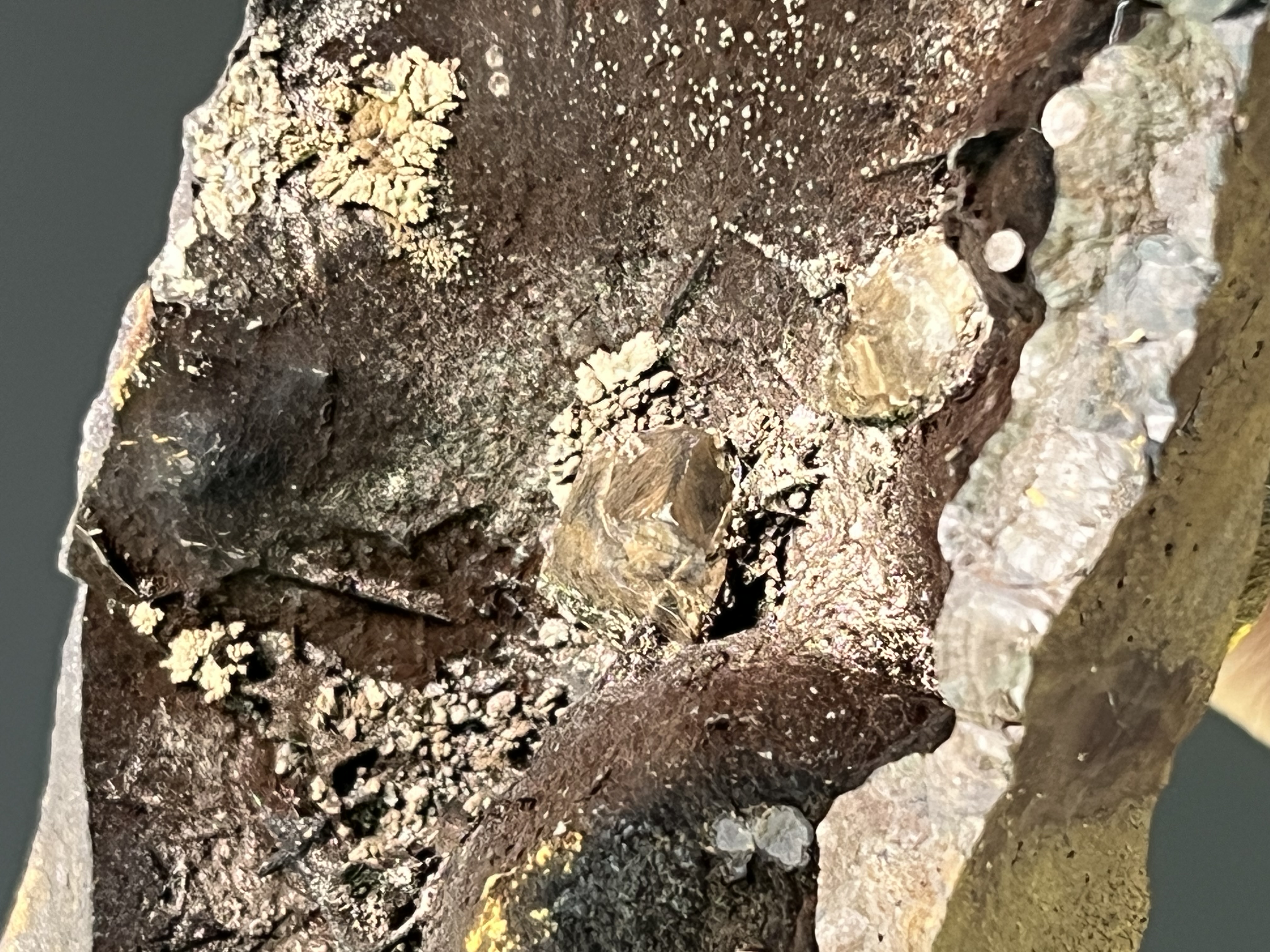 Very Unique Museum Piece, Specularite And Crystal Barite On Goethite