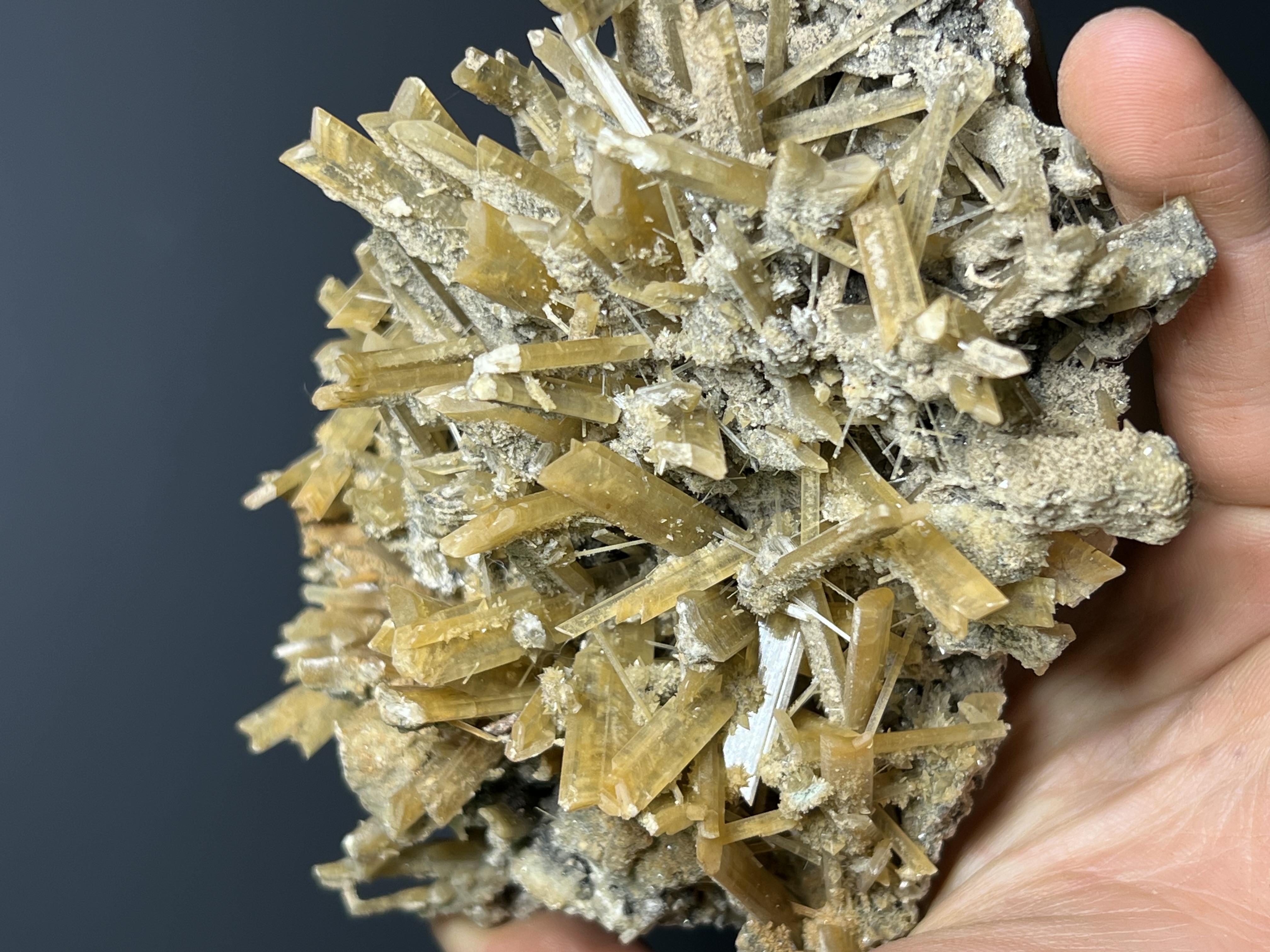 Very Showy Golden Selen Specimen, 244gram