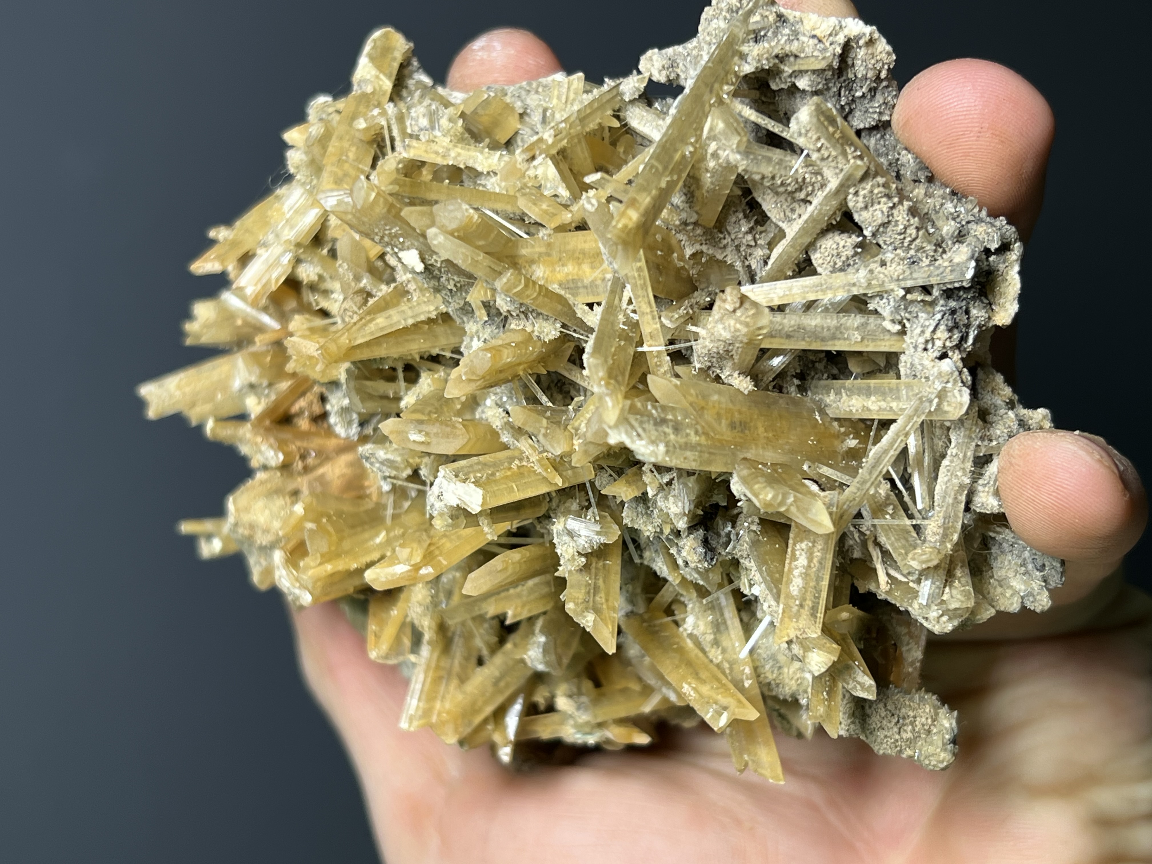 Very Showy Golden Selen Specimen, 244gram