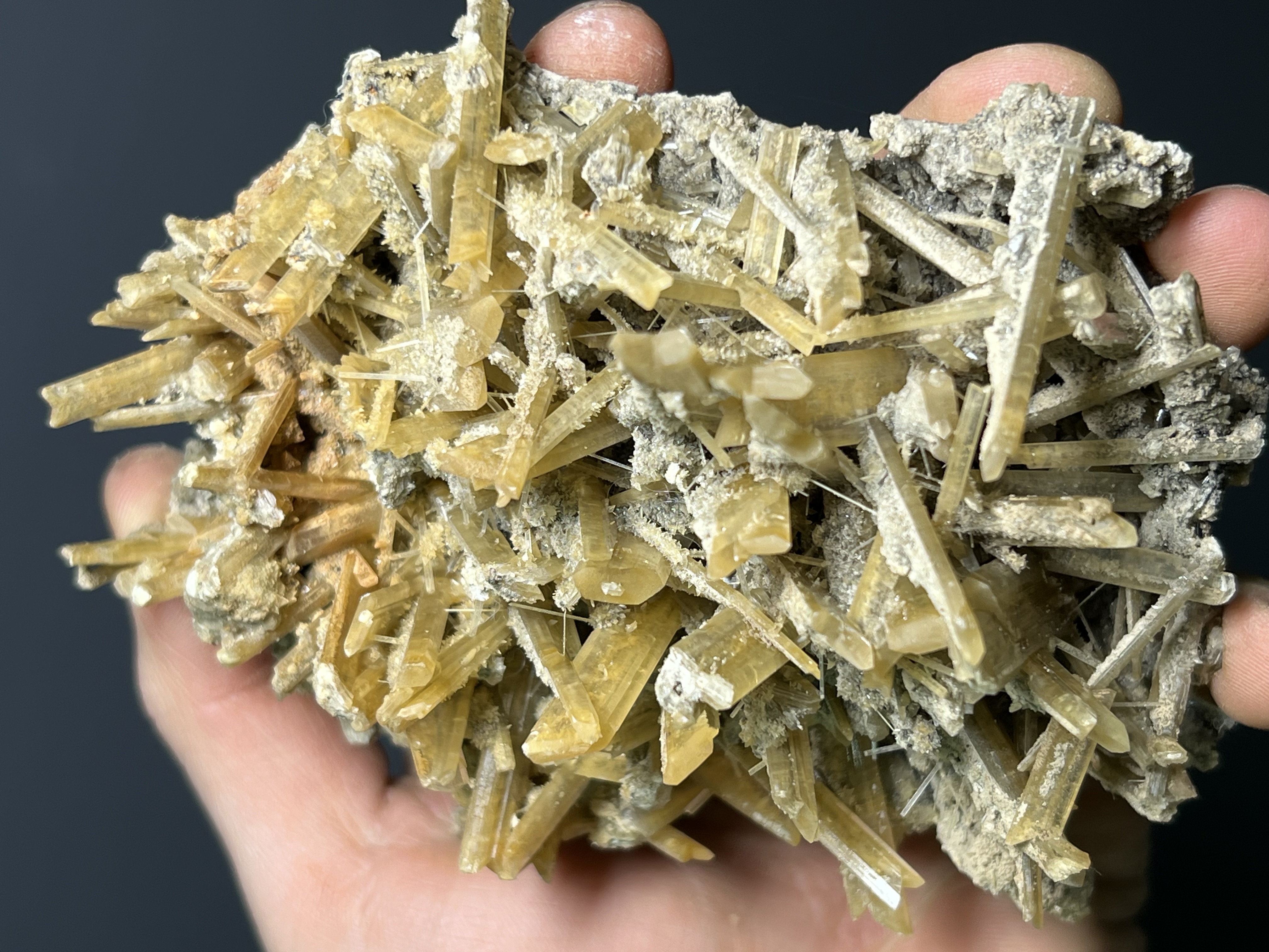 Very Showy Golden Selen Specimen, 244gram