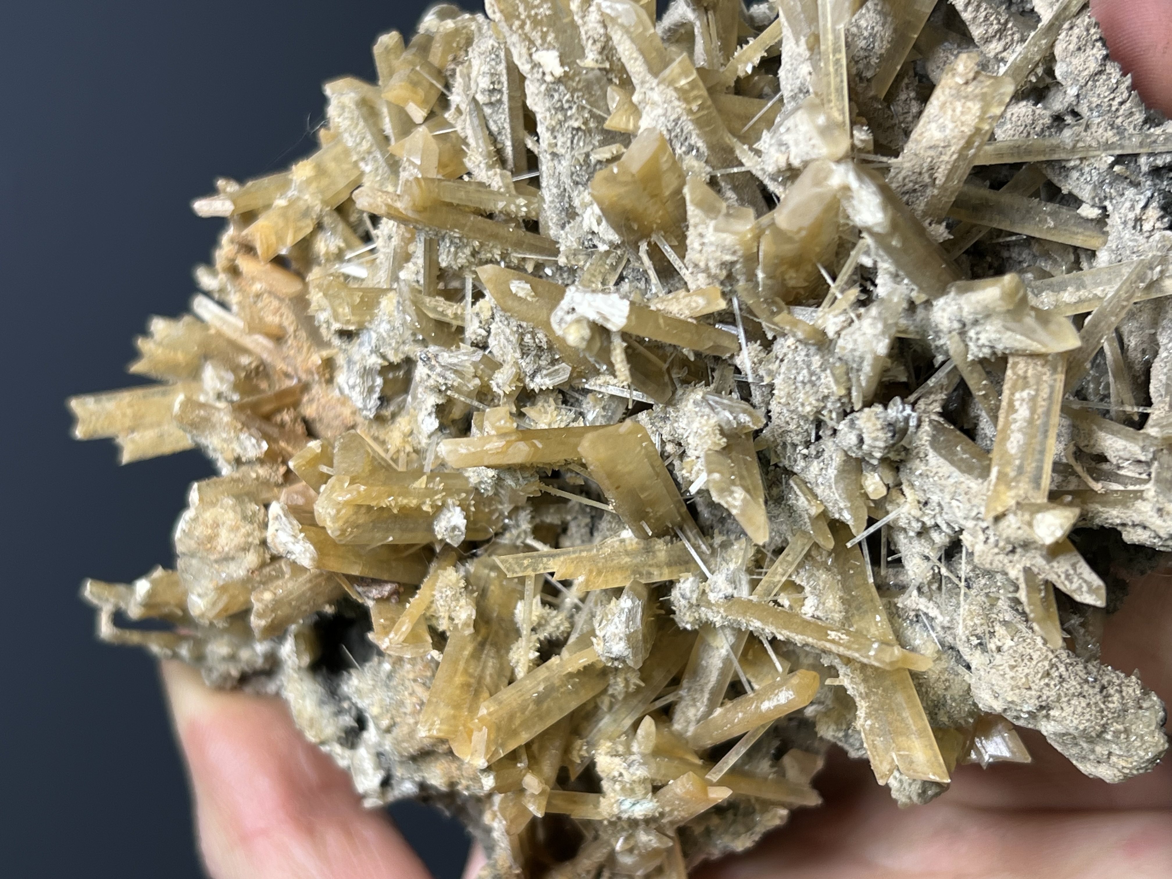 Very Showy Golden Selen Specimen, 244gram