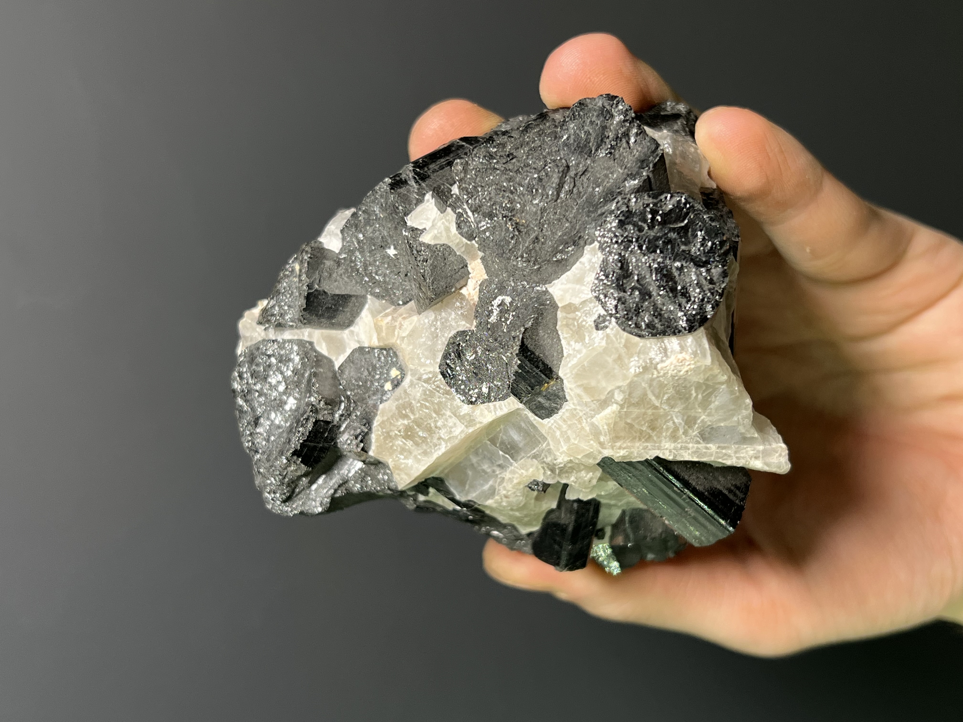 Showy Tourmaline Schorl Specimen, 898gram