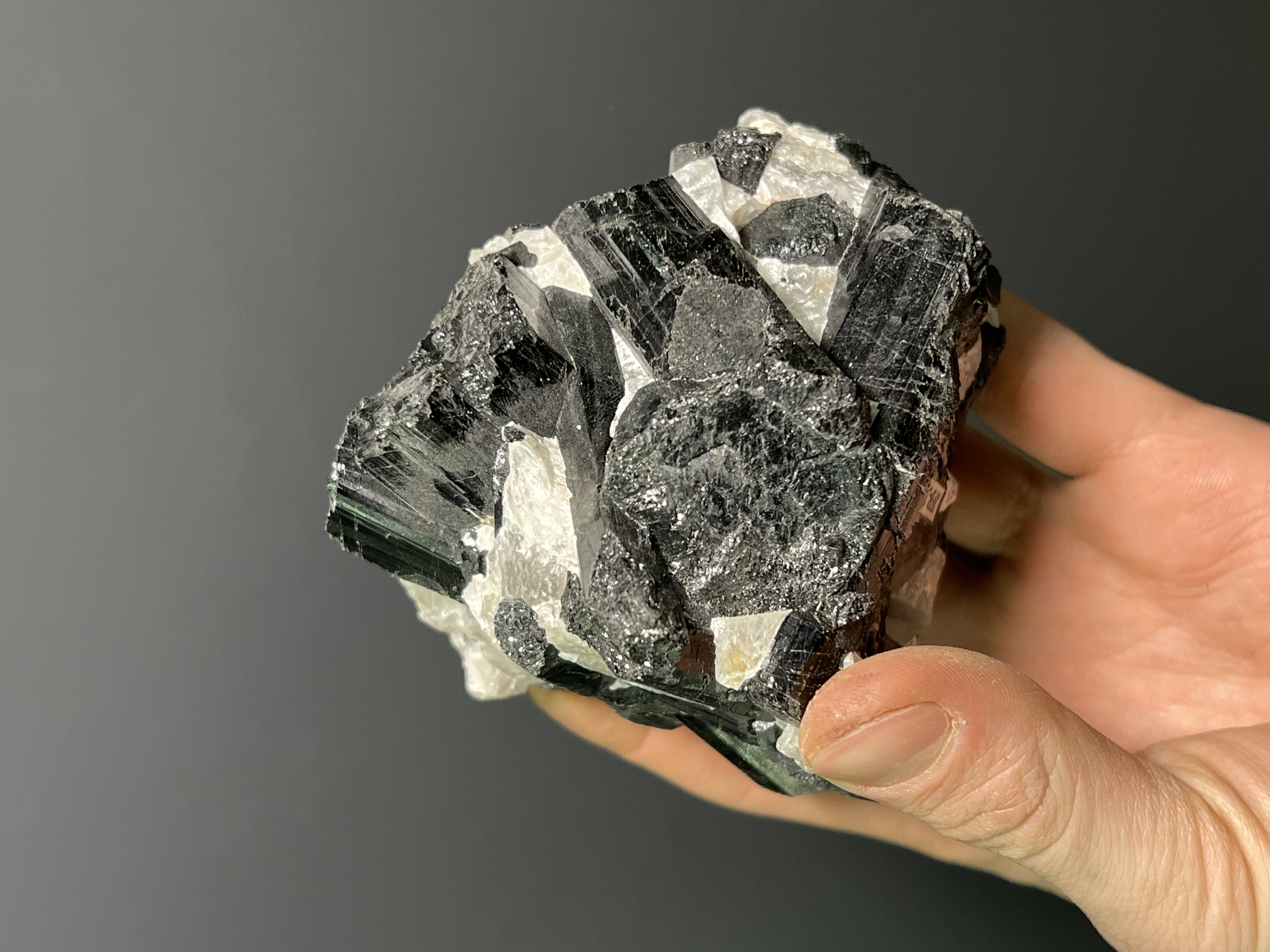 Showy Tourmaline Schorl Specimen, 898gram