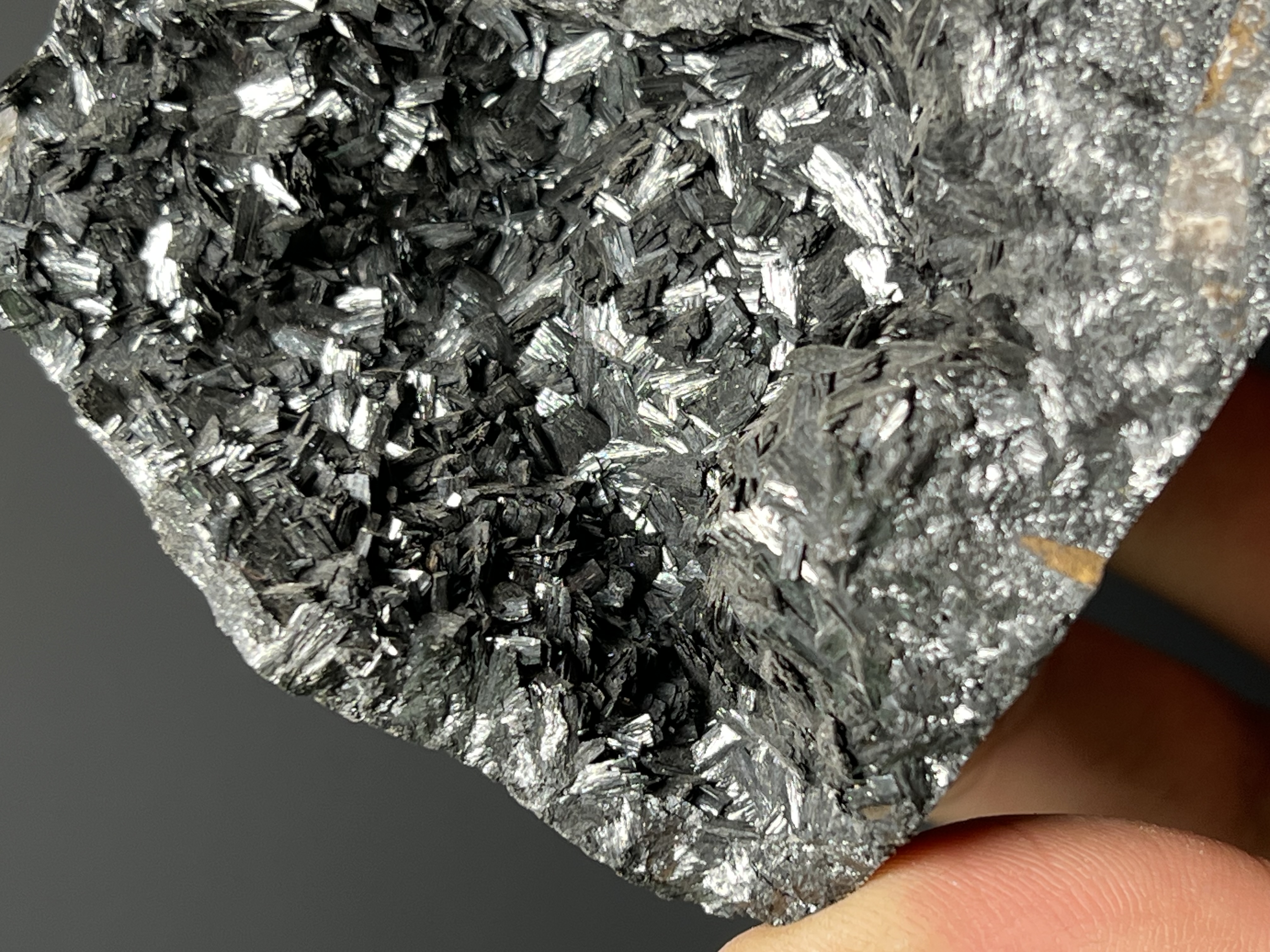 Manganite Specimen, 292gram